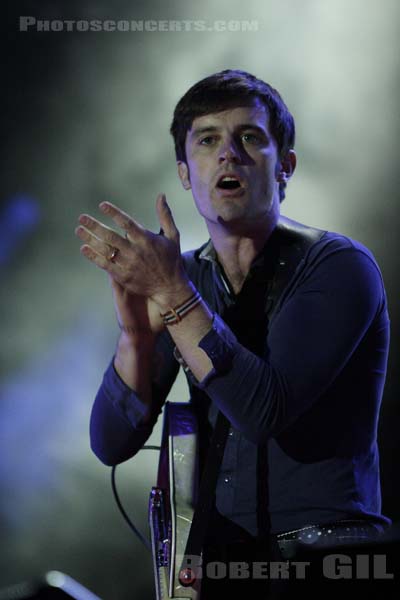 FRANZ FERDINAND - 2005-08-26 - SAINT CLOUD - Domaine National - Grande Scene - 